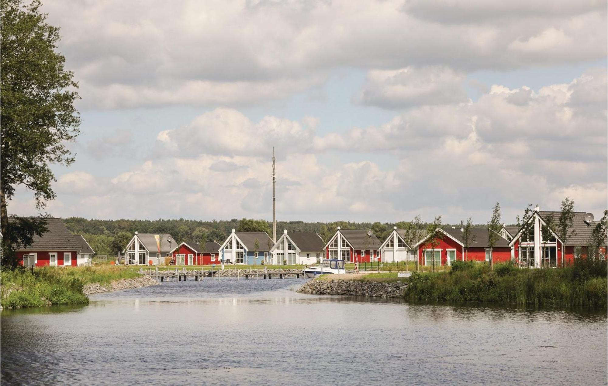 Beach Front Home In Zerpenschleuse With Wifi Eksteriør billede
